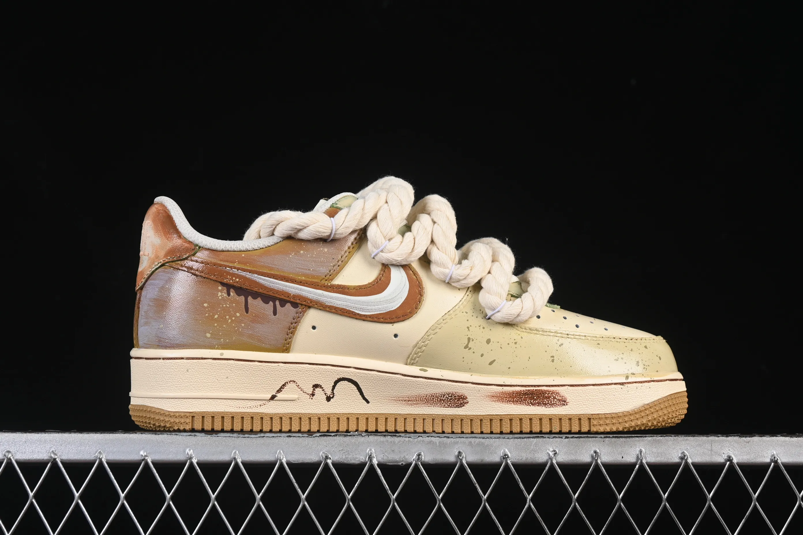 All categories Nk Air Force 1 Air Force series Nk Air Force 1 Low Air Force low-top Nike Air Force 1'07 Low "Milk Coffee Bear" Hand-painted graffiti Milk Coffee Bear Air Force 1 low-top casual sneakers XL2321-666